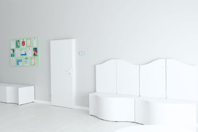 Witte poef in golfvorm zithoogte 54 cm