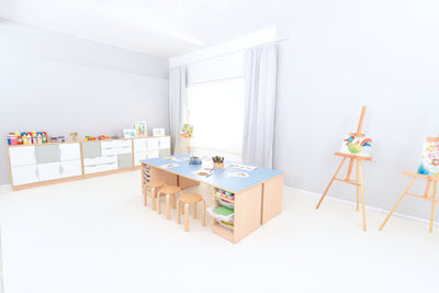 Gemeenschappelijke tafel met opslag