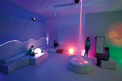 Witte poef in golfvorm zithoogte 34 cm