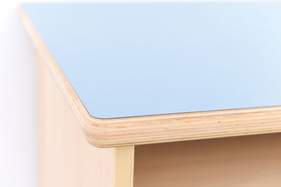 Gemeenschappelijke tafel met opslag