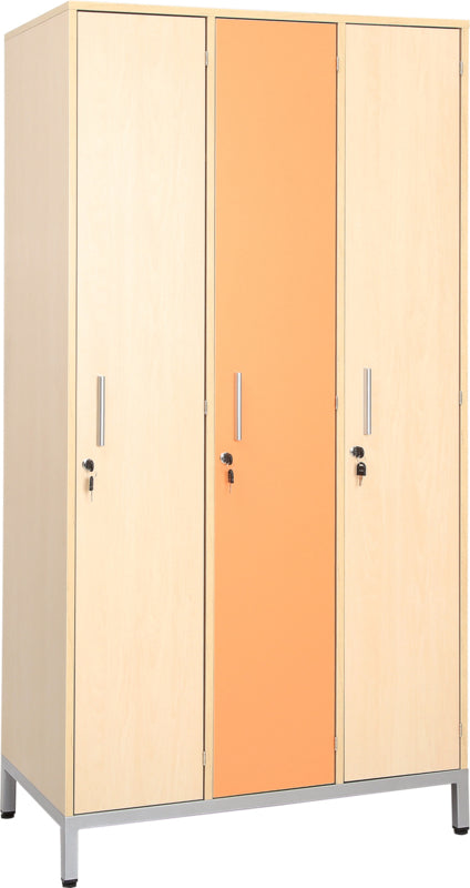 Garderobe op een frame met 3 planken