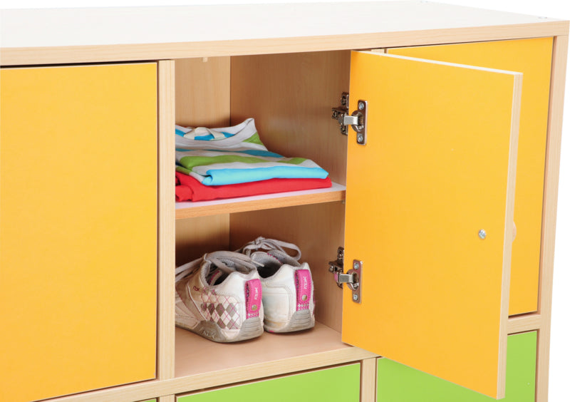 Kleurrijke deur voor boekenkasten geel