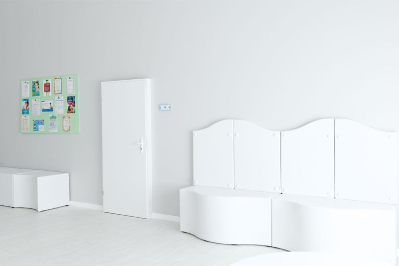 Witte poef in golfvorm zithoogte 54 cm